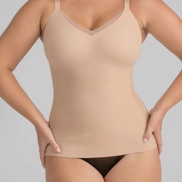 Honeylove CrossOver Cami Color: Sand V-Neck with mesh Size 2X. Compression - Picture 1 of 9